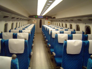 新横浜駅を6時ちょうどに出発する「ひかり493号」（広島行）は始発列車なので年末年始でも自由席に座れる確率が高い