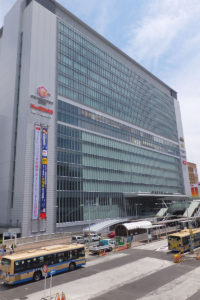 19階建てのターミナルビル「キュービックプラザ新横浜」