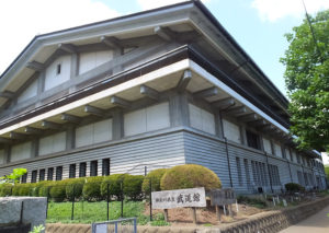 岸根公園駅近くにある神奈川県立の「武道館」