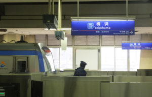 平日の朝晩は大変混雑する一大ターミナル駅・相鉄線横浜駅