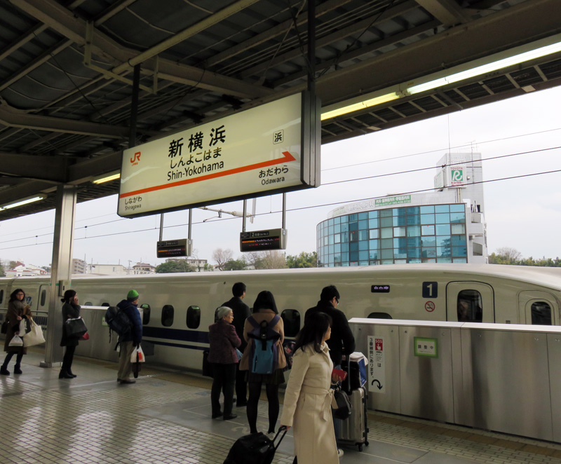 新横浜駅＞新大阪方面行きの4番線にもホームドア、残る1番線も来年3月 