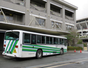 車椅子でも乗車が可能な横浜ラポールなどへの送迎バス