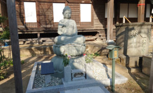 金蔵寺にある釈迦如来坐像（2020年12月、林宏美さん撮影）