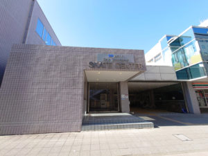 KOSE新横浜スケートセンターの入口（2021年2月、林宏美さん撮影）