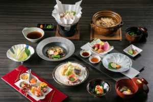 日本料理ぎんでは「30周年記念ディナー特別懐石」を用意している（新横浜グレイスホテルのサイト）