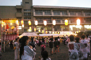 大豆戸小学校での盆踊り大会（過去開催時）