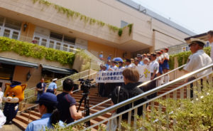 「コロナ禍」前までは頻繁に警察や防犯関連のイベントがトレッサ横浜でも開催されていた。ぽのちゃん（左下）も登場しての盛り上がりに期待したい（2017年7月開催時）