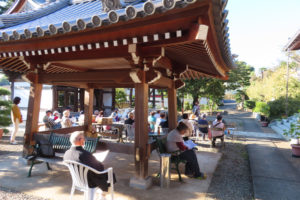 6回目となる「大竹うたの会」は新羽町の善教寺で開催。大倉山や大豆戸町、隣接する都筑区大熊町からの来場も（10月20日）