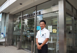 着任から約3年間、新横浜周辺の街を歩んできた副支店長の小川さん。想い出深い現建物から新たな移転先でのチャレンジに挑んでいく