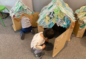 子どもたちが「自由な居場所」としての大倉山記念館、そして多く山公園でのひとときを楽しめるイベントとして好評を博しているという（2022年開催時、主催者提供）