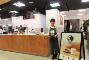 東京都内の店舗での勤務経験もあるという同カフェ担当の佐藤静花さん。店舗の立ち上げに従事しているという