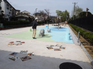 子どもたちが夏を楽しめる「新田緑道水施設」も新たに設置された。「おおむね7月から9月まで」の9時から17時まで、ボタンを押すと3分間水がでることでの水遊びを楽しめるという