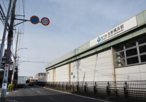 新羽町の北新横浜駅前・宮内新横浜線沿いは「4.3m」とこちらも町内で最も深い想定となった。「いざ」という際の地下鉄駅の浸水対策も必要になりそう