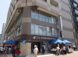 2026年の「呉竹学園」100周年に向けて、今年（2024年）4月から校名を「横浜呉竹医療専門学校」に変更した（写真は過去開催時）
