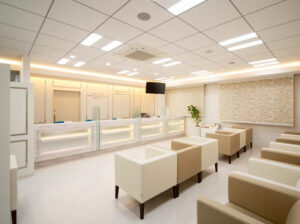 今年（2025年）12月に開設10周年を迎える「新横浜メディカルサテライト」（荒井肇院長、社会医療法人社団三思会（さんしかい＝厚木市）運営）（同院提供）