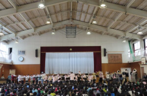 「新型コロナ禍」直前には、神奈川県警音楽隊と「夢の共演」を行ったことも（2020年1月）