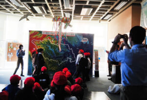 記念の「くす玉割り」の感動のシーンも