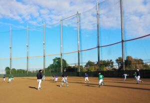 グラウンドいっぱいに走り遊ぶメニューも