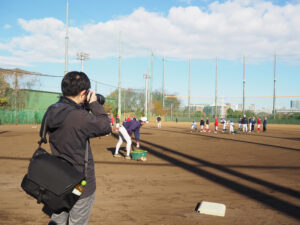 保護者も写真撮影で子どもたちを応援