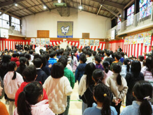 各学年ごとに行われた「感謝の言葉」の披露。一人ひとりが伸びやかな声で思いを語っていた