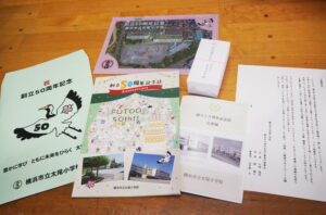 来賓には大倉山駅前のレモンロード「大倉山青柳」（大倉山1）の紅白まんじゅうも配られました