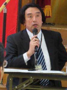 館校長は当時の図面案を掲出しながら、かつて子どもたちが発案した「メディアセンター構想」によりFMDが誕生したというエピソードを明かしていました