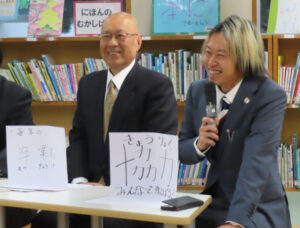 「これまでの学校生活で印象に残っていること」や「これからの太尾小こんな風になってほしい」というテーマでのトークを展開。竹﨑会長（左）、波多野実行委員長も笑顔に