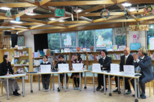 FMD（学校図書館＝Futoo Mirai Dream）で開かれた子どもたちを対象とした【第1部】前半の「トークタイム」は各教室にもオンライン配信された