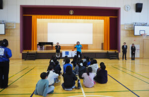 まずは体育館での「目標達成を目指す」ゲームに挑戦