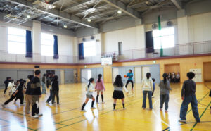 「1人でも」動いてしまうと「やり直し」というルールのゲームに挑戦