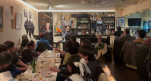 「本番」の開催時には満席に。ジャズや音楽を愛する来店客により同店の運営は支えられている