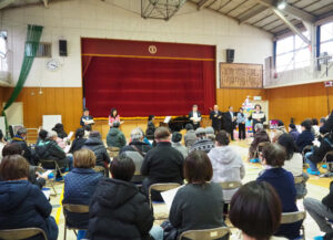 最後に太尾小学校の校歌と「ふるさと」を全員で歌い、50周年事業の最後を締め括りました