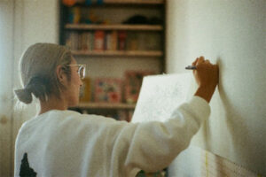 小野留依聖(Luise Ono=オノ・ルイーゼ)さんは2010 年にキャリアをスタート。ハワイ発祥の壁画フェスティバルへの参加をきっかけに、国内外問わず店舗や商業施設の壁画制作を行なっているという(横浜市のニュースリリース)