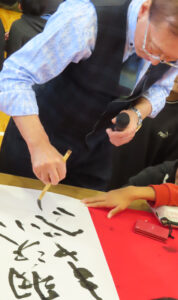 羽沢名物「キャベツ」についても筆を進める茂住さん