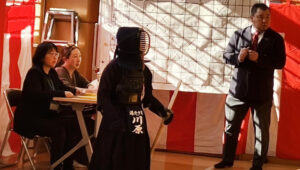 名称は「少年」となっているが男女問わず活動を行っている。「指導者がクラブOBなので、先輩のように親身に接してくれる」（事務局担当者）ことも大きなメリットだという（港北少年剣道クラブ提供）